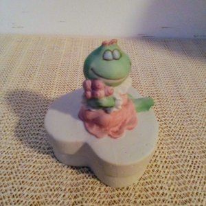 1996 Heart Shaped Valentine Trinket Box